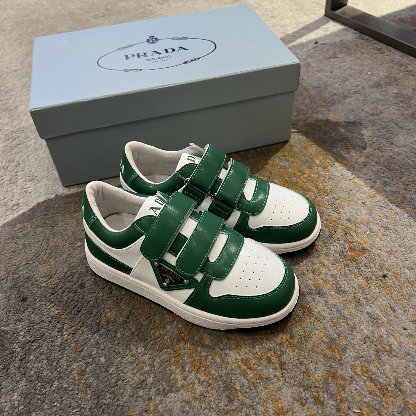 Children's shoes child